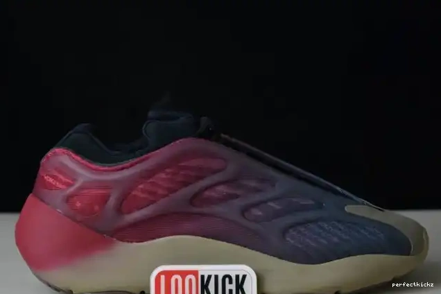 Yeezy GW1814 V3 Fade 700 Carbon Adidas 0602